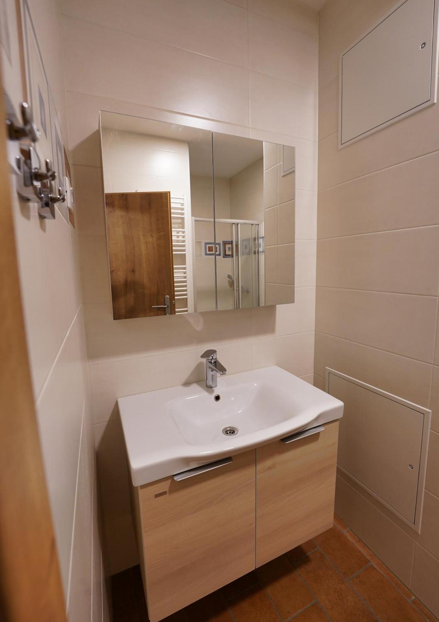 Appartement Metro 7 *