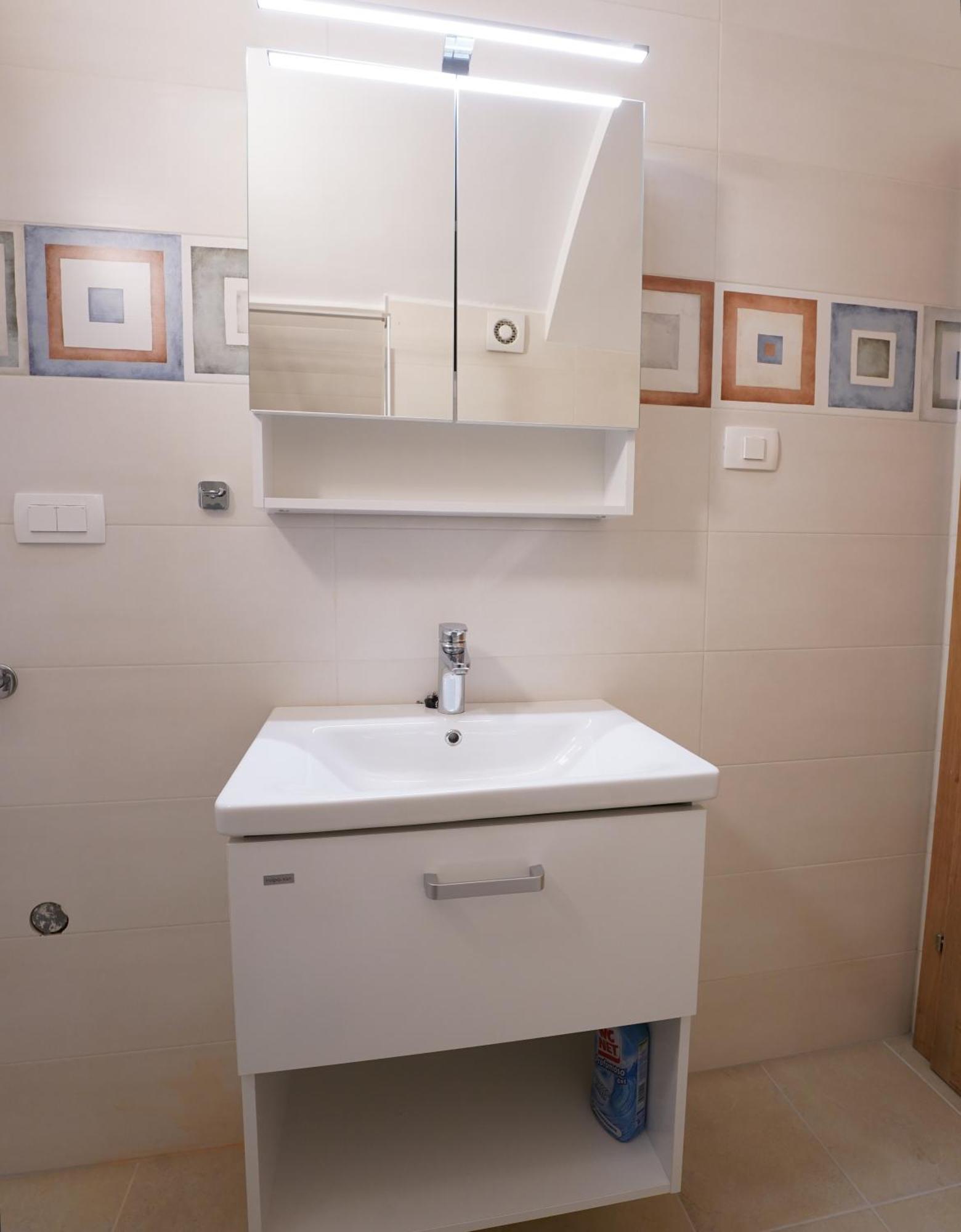 Appartement Metro 7 *