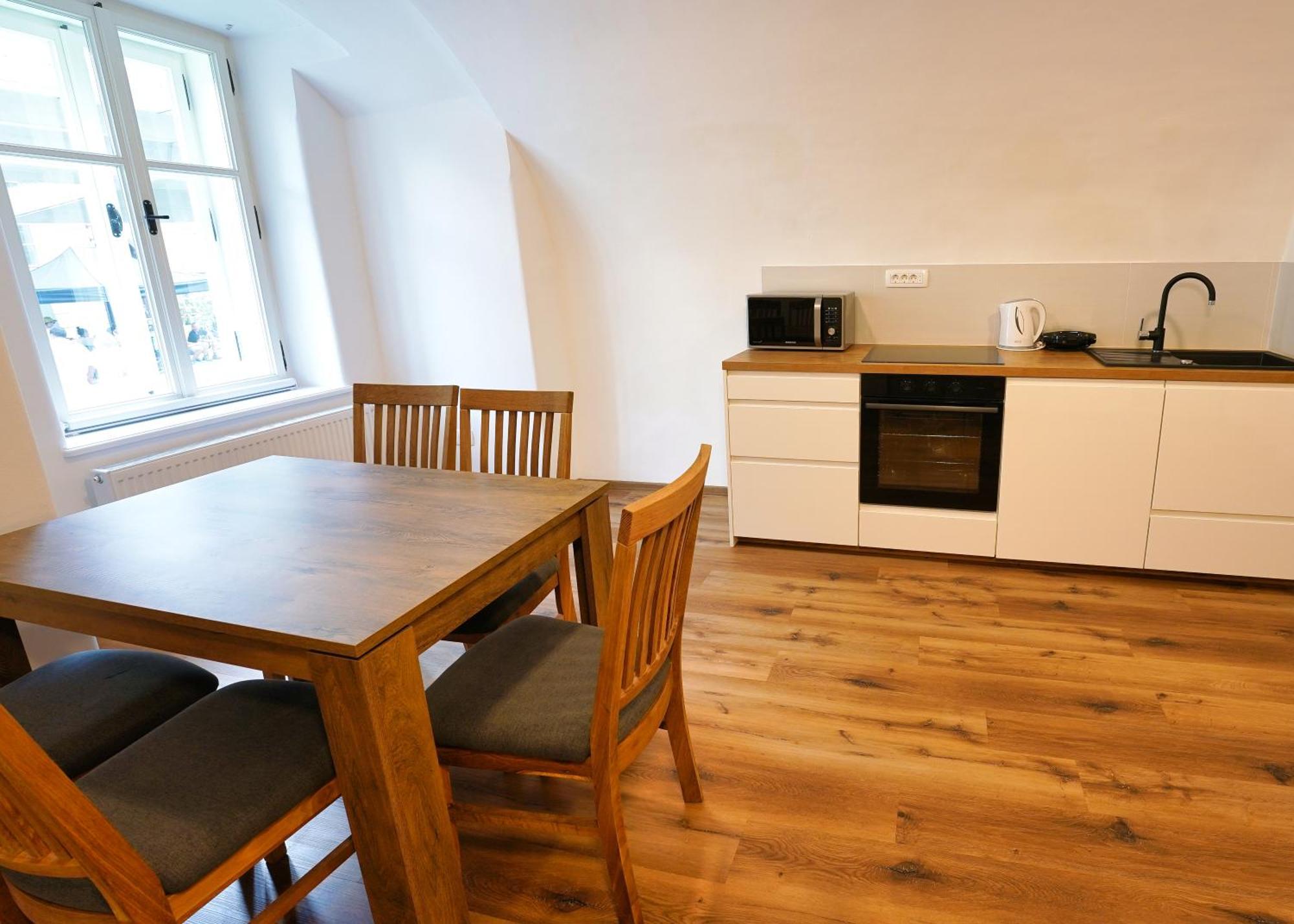Appartement Metro 7 *