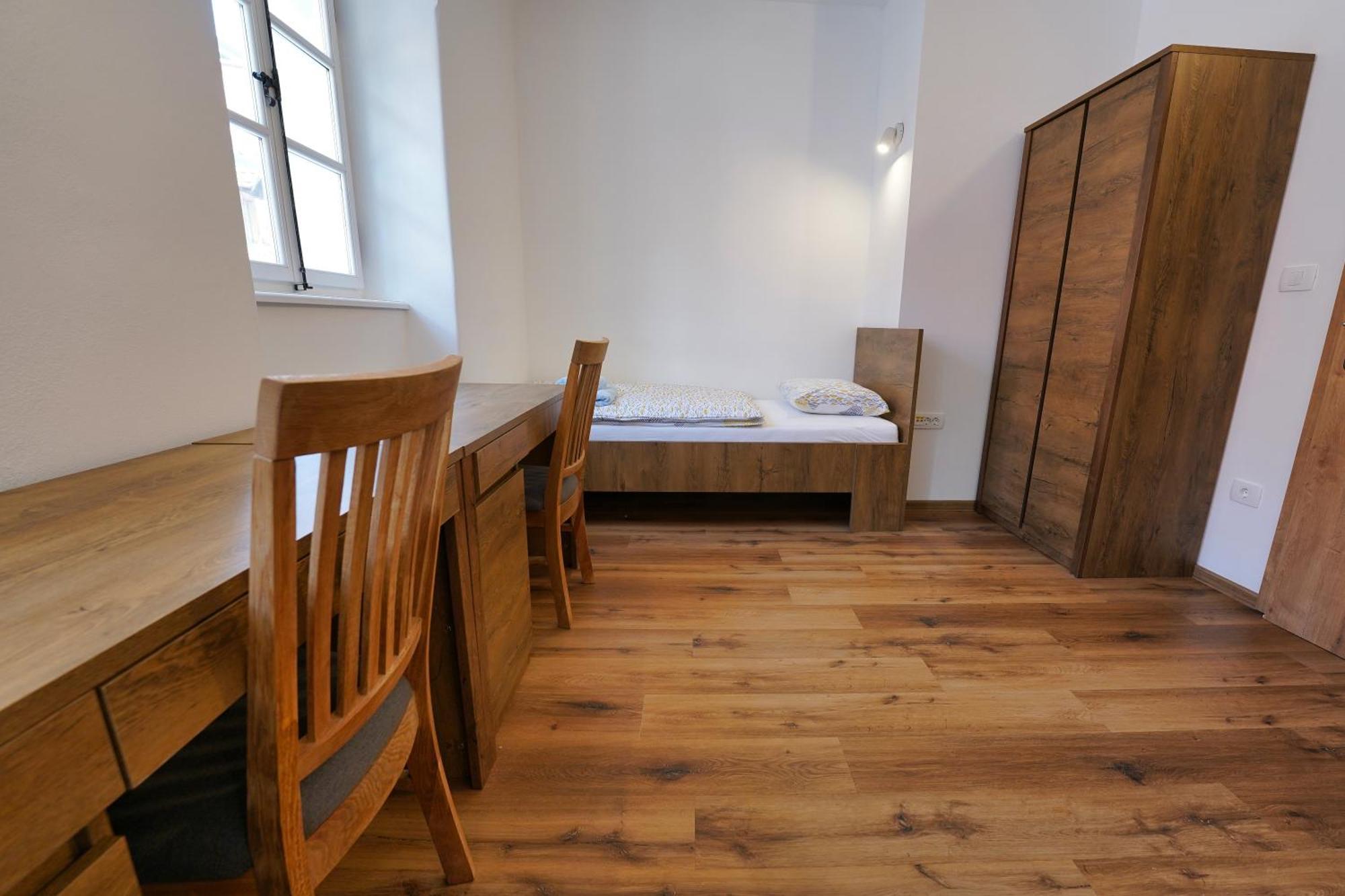 Appartement Metro 7 *