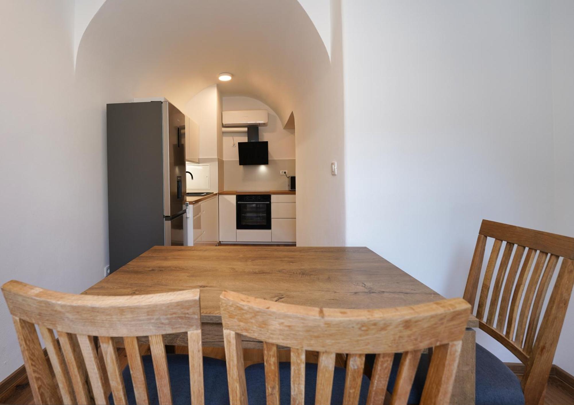Appartement Metro 7 *